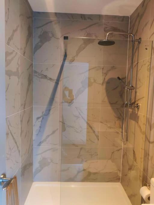 Sloane Modern 2 Bedroom Seafront Apartment Μπλάκπουλ Εξωτερικό φωτογραφία