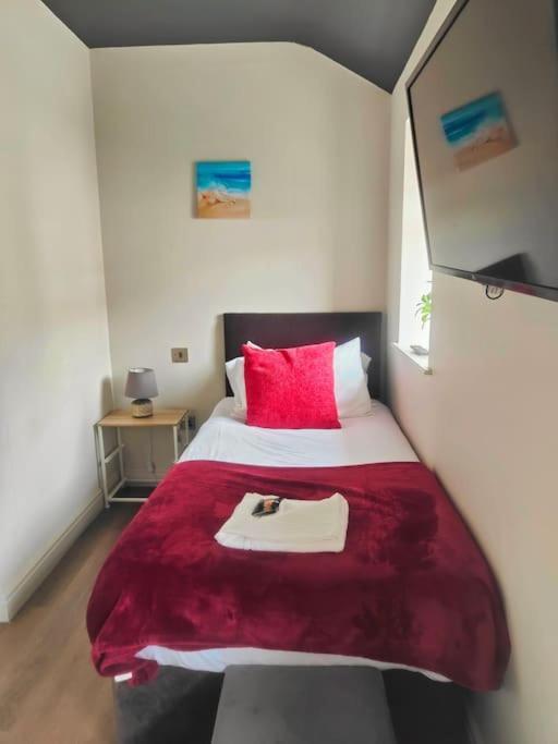 Sloane Modern 2 Bedroom Seafront Apartment Μπλάκπουλ Εξωτερικό φωτογραφία